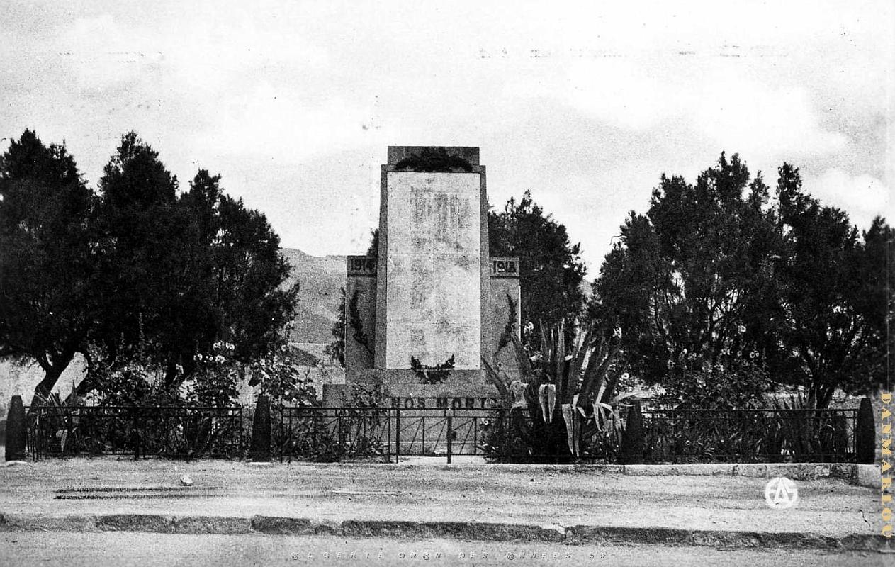 Mecheria 515- Monument aux morts COLLECTION DES AMIS DE ND DE SANTA CRUZ.jpg